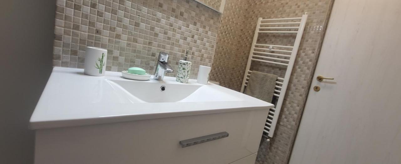 Etaj 4 fără lift. Garsoniera moderna, bloc nou Apartment Craiova Exterior foto