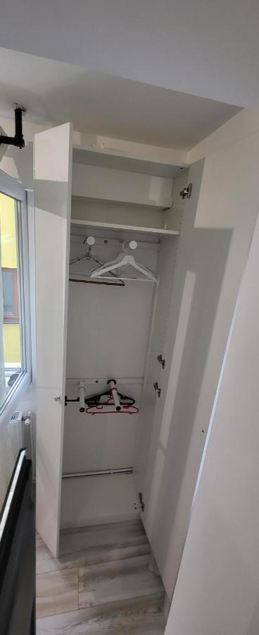 Etaj 4 fără lift. Garsoniera moderna, bloc nou Apartment Craiova Exterior foto